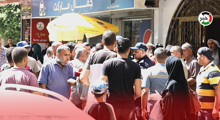 بالفيديو: وقفة غاضبة أمام مقر الشؤون المدنية في غزّة للمطالبة بإصدار تصاريح عمل لسجلات 2019