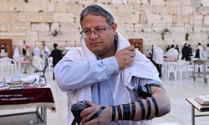 تقرير: المُتطرف بن غفير يُشهر سلاحه في وجه الأسرى بخطة عنصرية.. هل تُمررها دولة الاحتلال؟