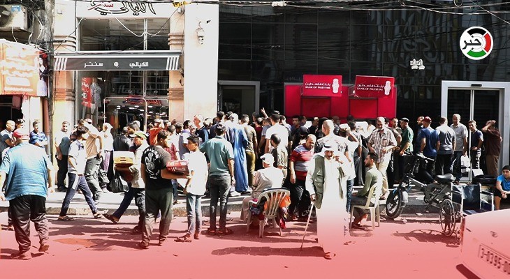 بالفيديو: بدء صرف مخصصات الشؤون الاجتماعية في غزّة والضفة ودعوات لتثبيت موعد الصرف