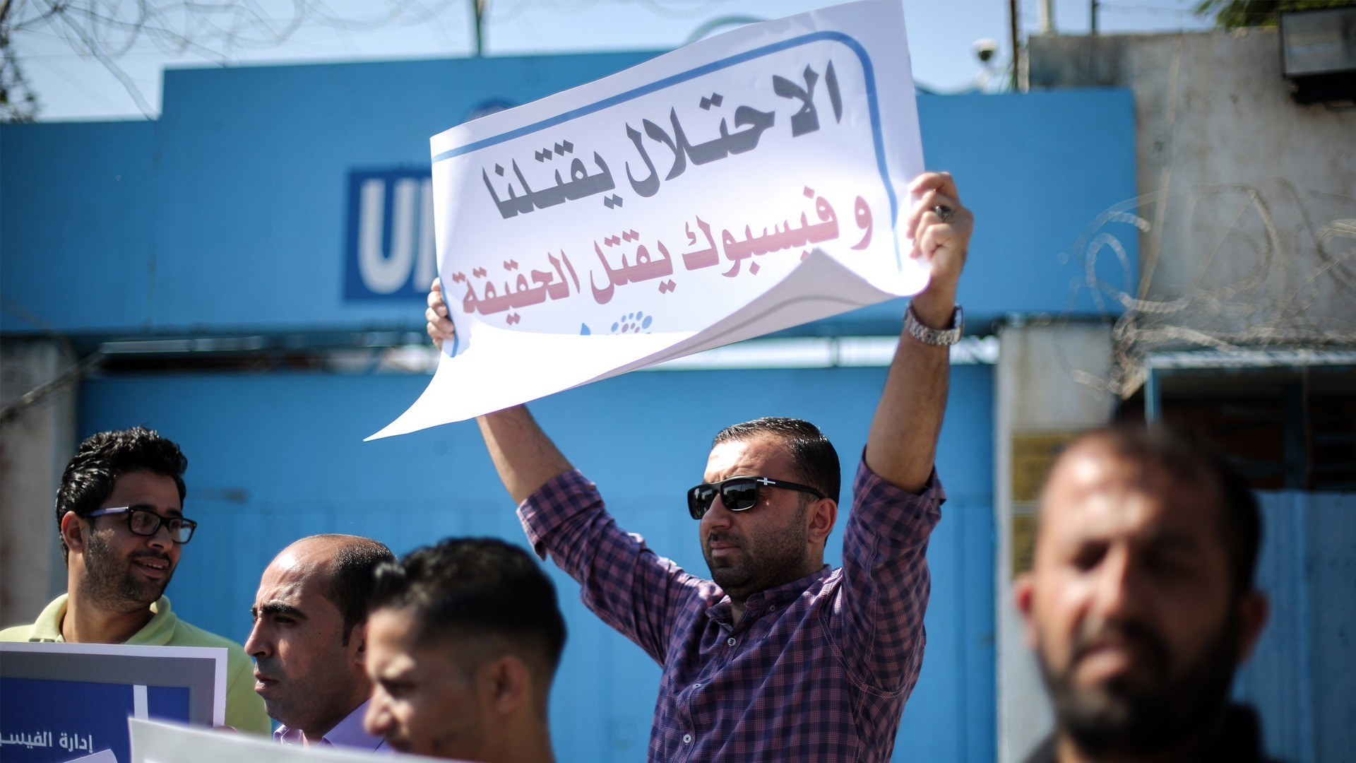 تقرير: محاربة إدارة فيسبوك للمحتوى الفلسطيني.. جهل بطبيعة الصراع أم ازدواجية معايير؟!