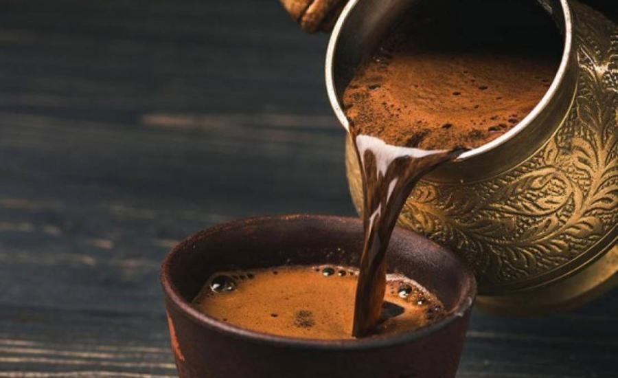 تحذير طبي إلى "عشاق القهوة".. احذروا عادتكم الصباحية!