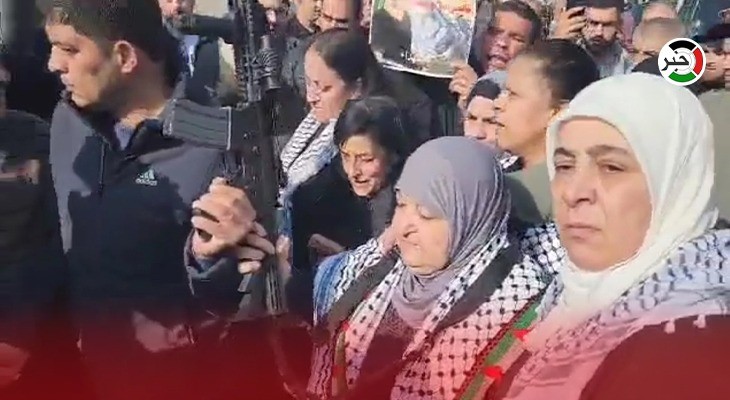 بالفيديو| أم ناصر أبو حميد لوكالة "خبر": نُريد دفن ناصر بيننا ولن نُقيم بيت عزاء قبل تسلم جثمانه