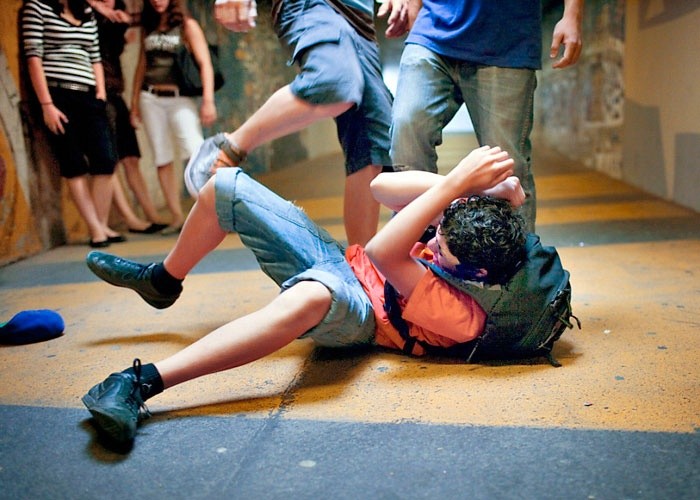 تقرير: شباب من غزّة سلكوا طريق المخدرات والبلطجة والابتزاز في تركيا واليونان!!