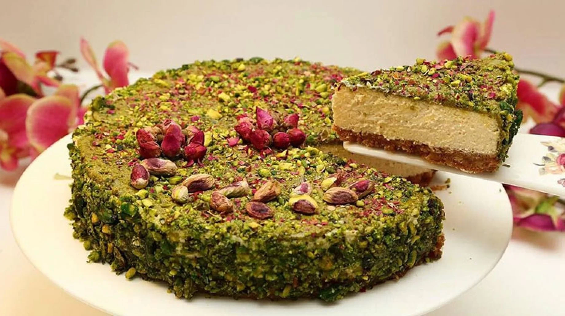 تشيز كيك الفستق الحلبي