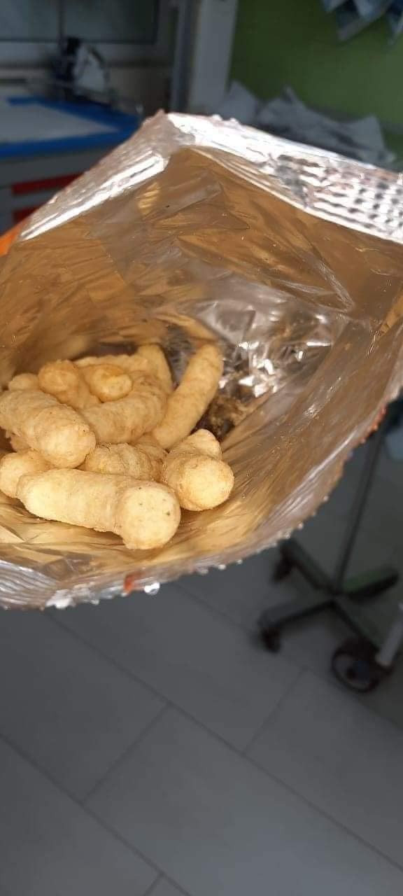 شاهد: ما حقيقة اكتشاف "فأر مُتحلل" داخل مظروف شيبس في غزّة؟!