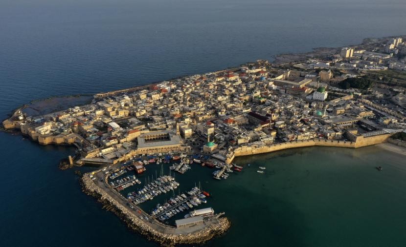 خبير يكشف لـ"خبر": هل هناك علاقة بين انحسار الجزر في شواطئ عكا وزلزال تركيا؟!