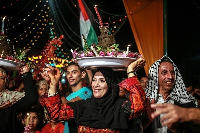 تقرير: عادات فلسطينية يستذكرها المواطنين والبعض الآخر ما زالوا متمسكين بها!!