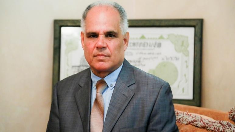 من نصدق سموترتش أم كتبهم الدينية؟