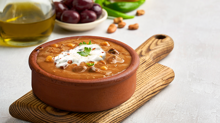 طريقة عمل  طاجن الفول بالقشطة