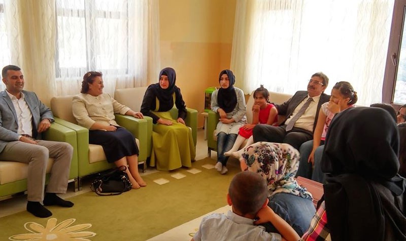 تقرير: العلاقات الأسرية في "رمضان" وزيارة الأرحام ما بين القطيعة والوصل!!