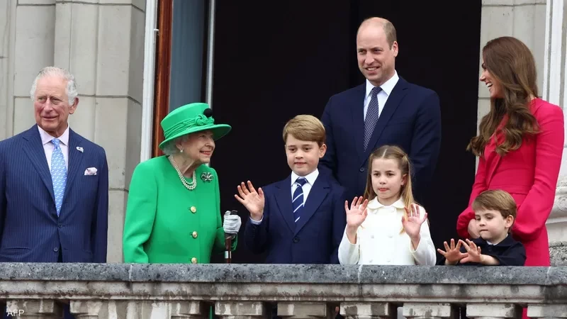 قبل ساعات من تنصيب تشارلز.. لغز "شرفة باكنغهام" مستمر