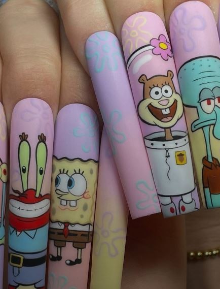 أمريكية تجنى مبالغ طائلة من تجميل الأظافر بعد جائحة كورونا