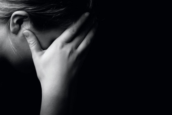 تقرير: نساء "معلقات" في ظل تنصل شريك الحياة من حقوقهن المادية والمعنوية!