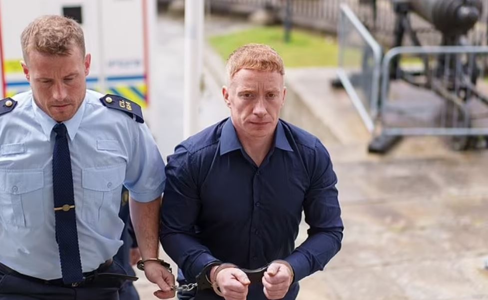 أيرلندى ينقل جثة عمه المتوفى إلى مكتب بريد لصرف معاشه