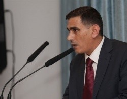 ومن صفات الجيل الفلسطيني الجديد انه أقل اهتماما بما يحدث داخل إسرائيل