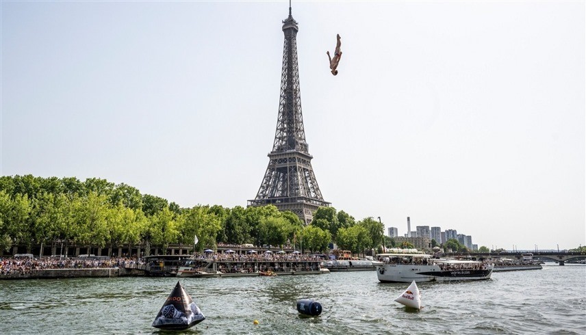 بعد حظر 100 عام.. باريس تسمح بالسباحة في نهر السين