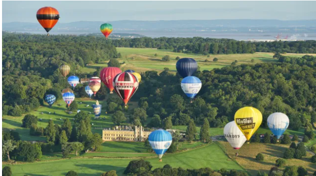 عشرات المناطيد تزين سماء بريطانيا فى احتفالات مهرجان بريستول الدولى