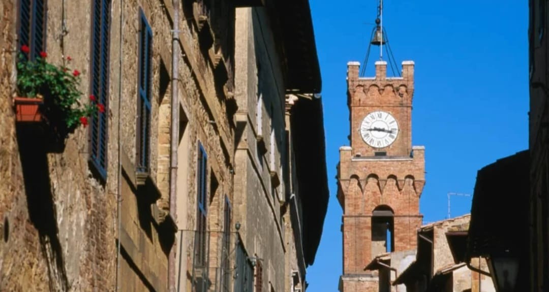 بلدة إيطالية توقف قرع جرس برج تاريخى بعد شكوى الضيوف