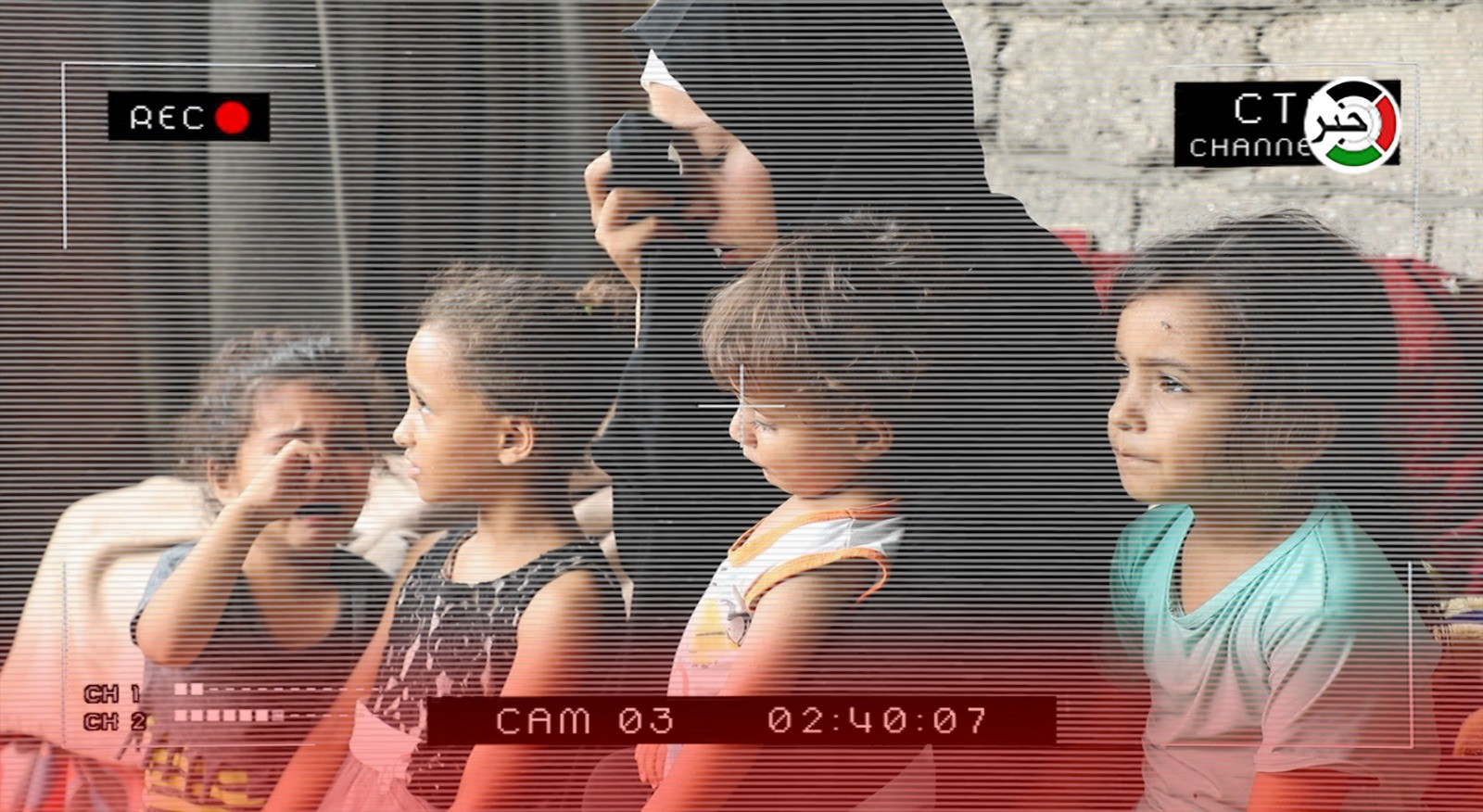 بالفيديو: الفقر يفترس حياة سيدة من غزة تعيش مع أطفالها في منطقة نائية وبيت لا يصلح للعيش الآدمي