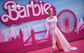 فيمَ تنفق بطلة "باربي" مارغوت روبي أرباحها السينمائية؟