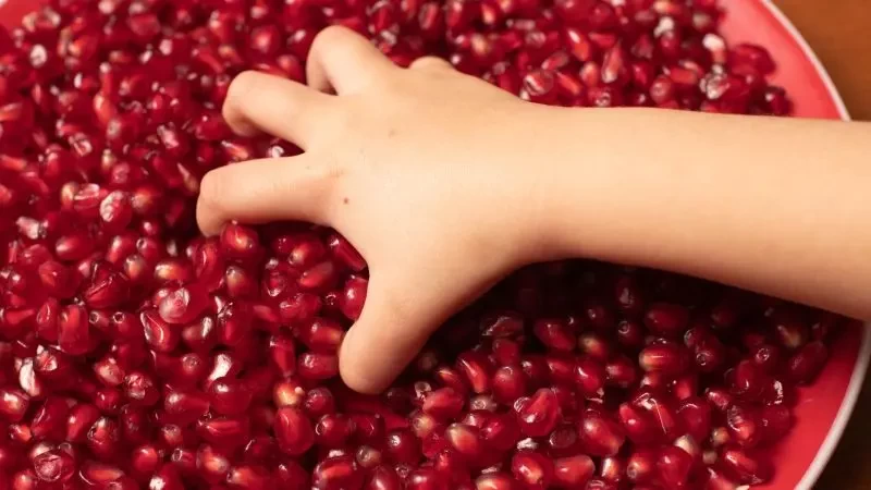 تفسير حلم فرط الرمان في المنام للعزباء - لابن سرين