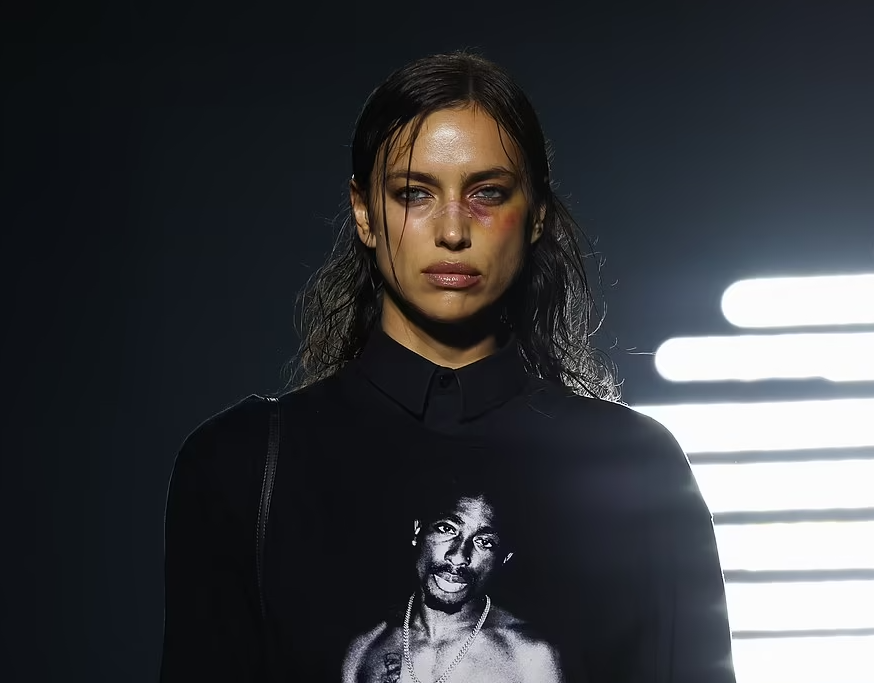 أثار غضب النساء... عارضات أزياء يظهرن بمكياج عنف منزلى بأسبوع الموضة بلندن