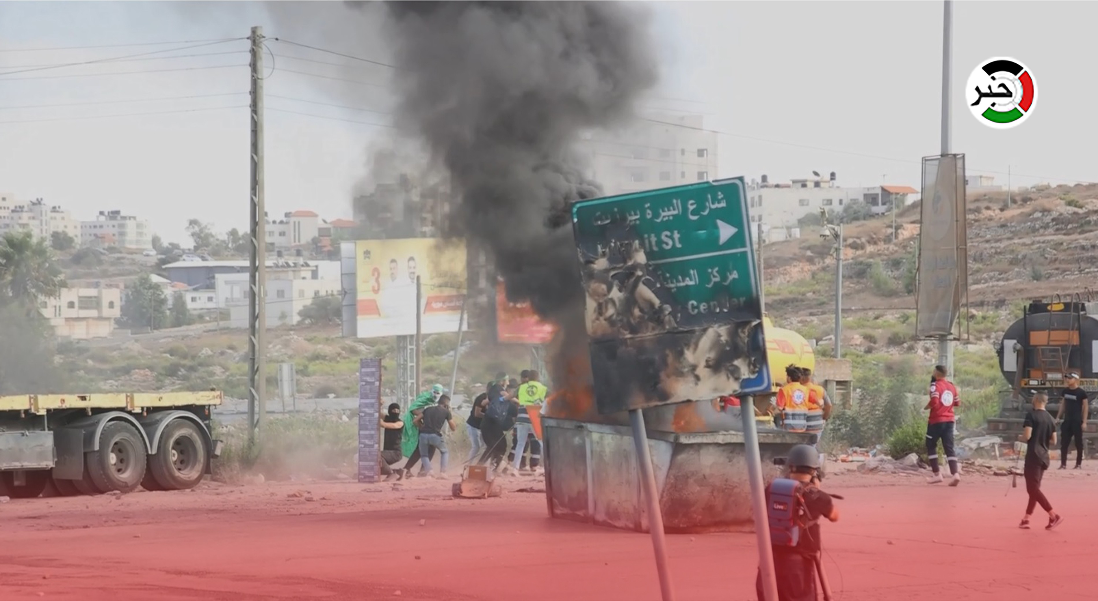 بالفيديو: عدسة "خبر" ترصد المواجهات قرب مستوطنة "بيت إيل" شمال رام الله