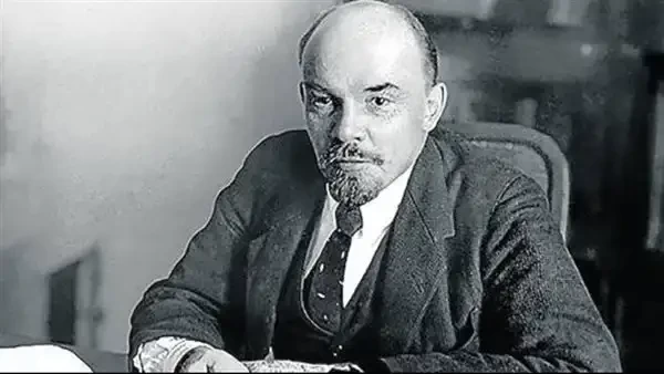 رغم مرور 100 عام على وفاته .. جثمان لينين لم يدفن