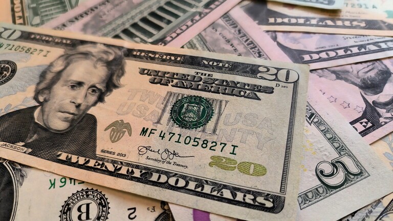 أمريكي يجني أموالا طائلة من التنصت على زوجته