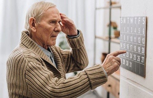 اكتشاف ألزهايمر بفحص دم بسيط قريباً ... لكنّ العلاج الشافي بعيد المنال