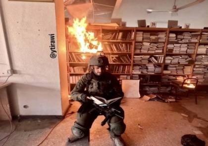 جنود إسرائيليون يوثقون حرقهم مكتبة جامعة الأقصى في غزة