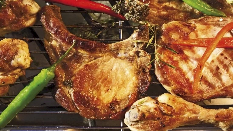 دراسة: الرجال يأكلون اللحوم أكثر من النساء