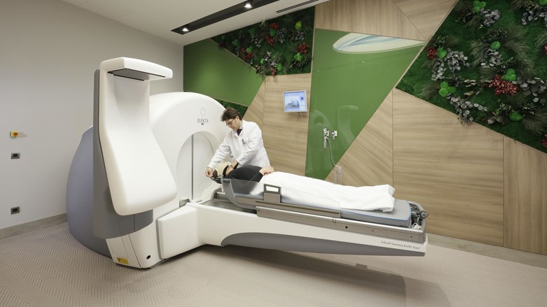 تكنولوجيا الجامانايف.. مريض شُفيَ من ورم في الدماغ