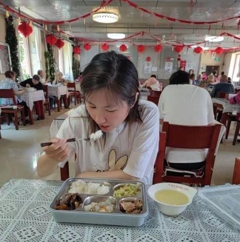 ثلاثينية تقرر الانتقال لدار رعاية مسنين بسبب ضغوطات الحياة