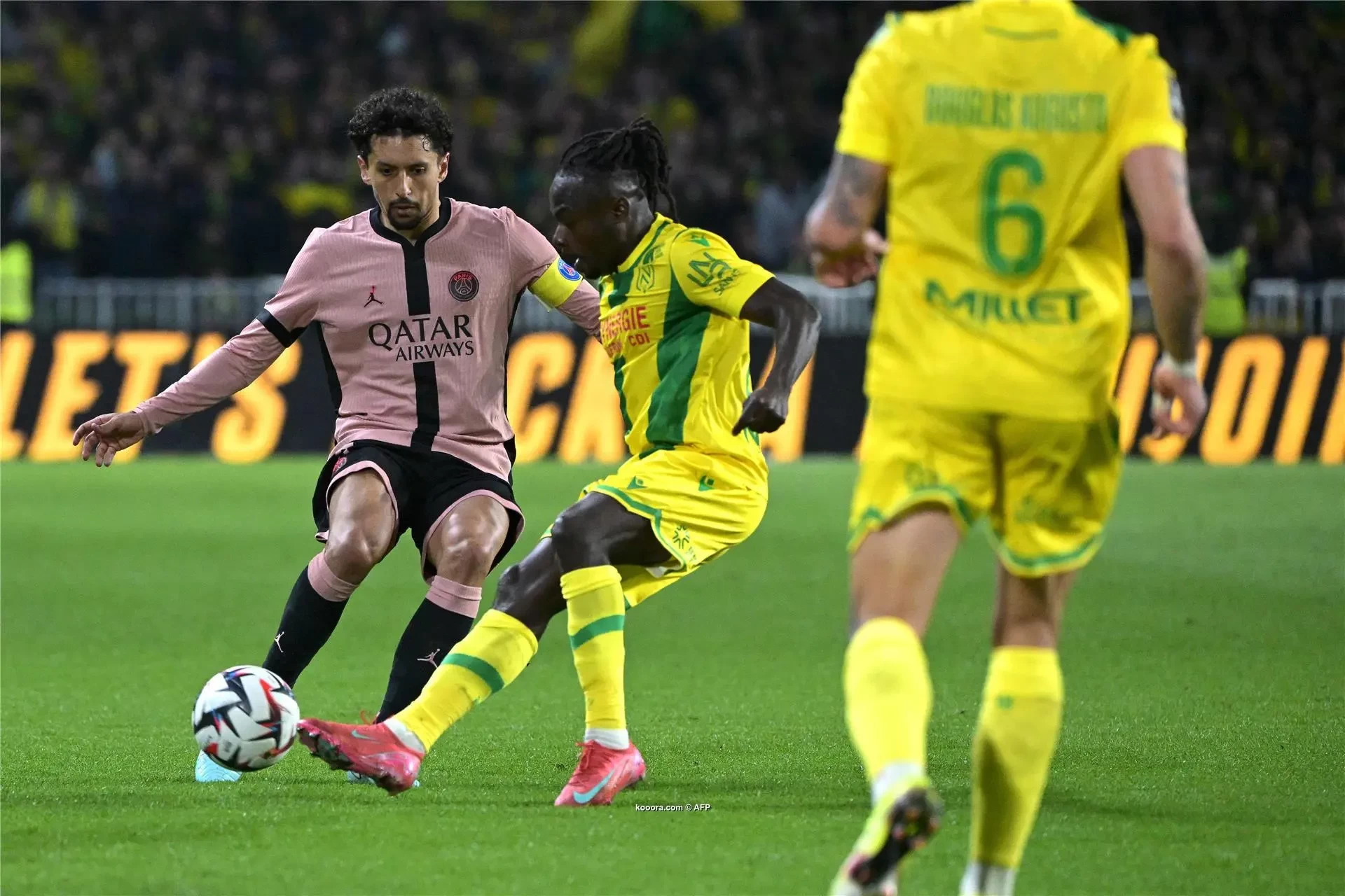 بالصور.. قطار سان جيرمان يتعطل في معقل نانت