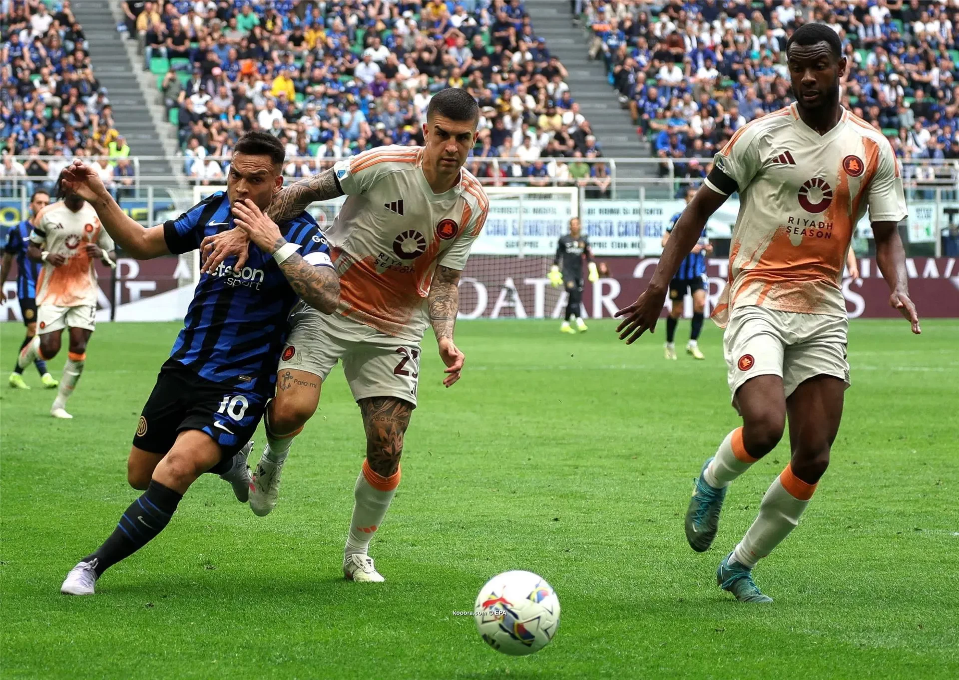 بالصور : إنتر يستسلم أمام روما ويقرب نابولي من لقب الدوري