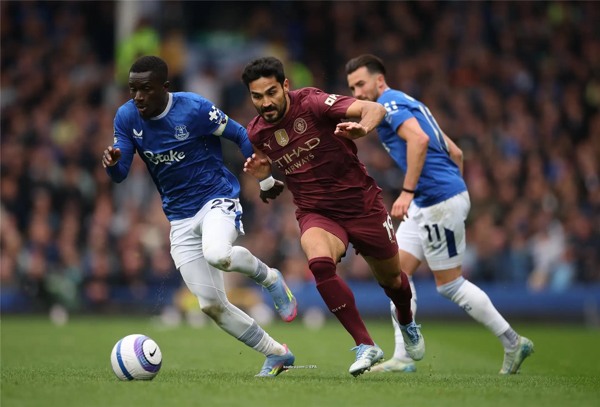 بالصور.. فوز متأخر لمانشستر سيتي على إيفرتون