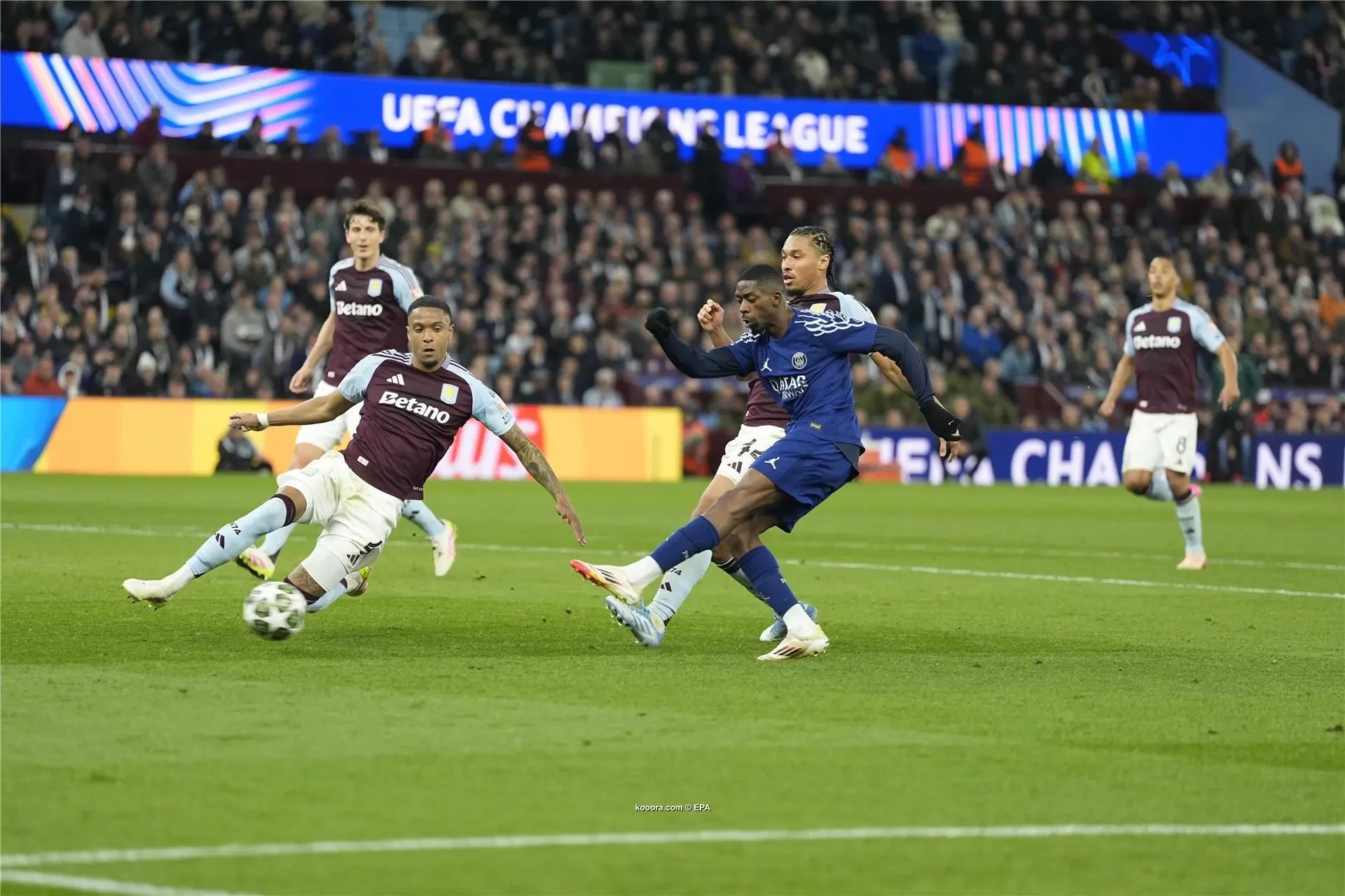 بالصور.. باريس ينجو من ريمونتادا فيلا في مباراة جنونية