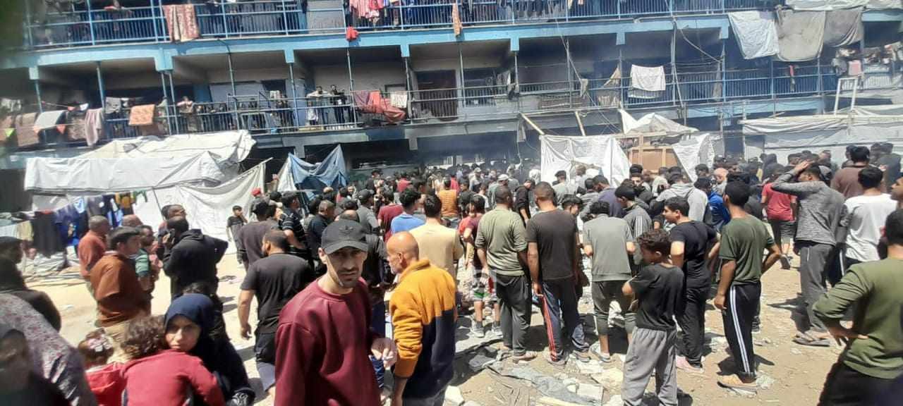 بالفيديو والصور: عدسة وكالة خبر ترصد آثار قصف طائرات الاحتلال مدرسة الأيوبية شمال قطاع غزة