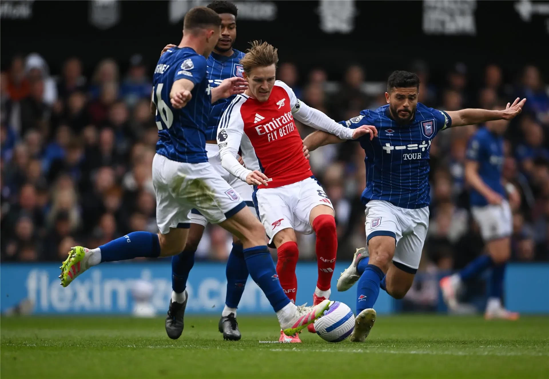 بالصور: آرسنال يؤجل تتويج ليفربول بسحق إبسويتش