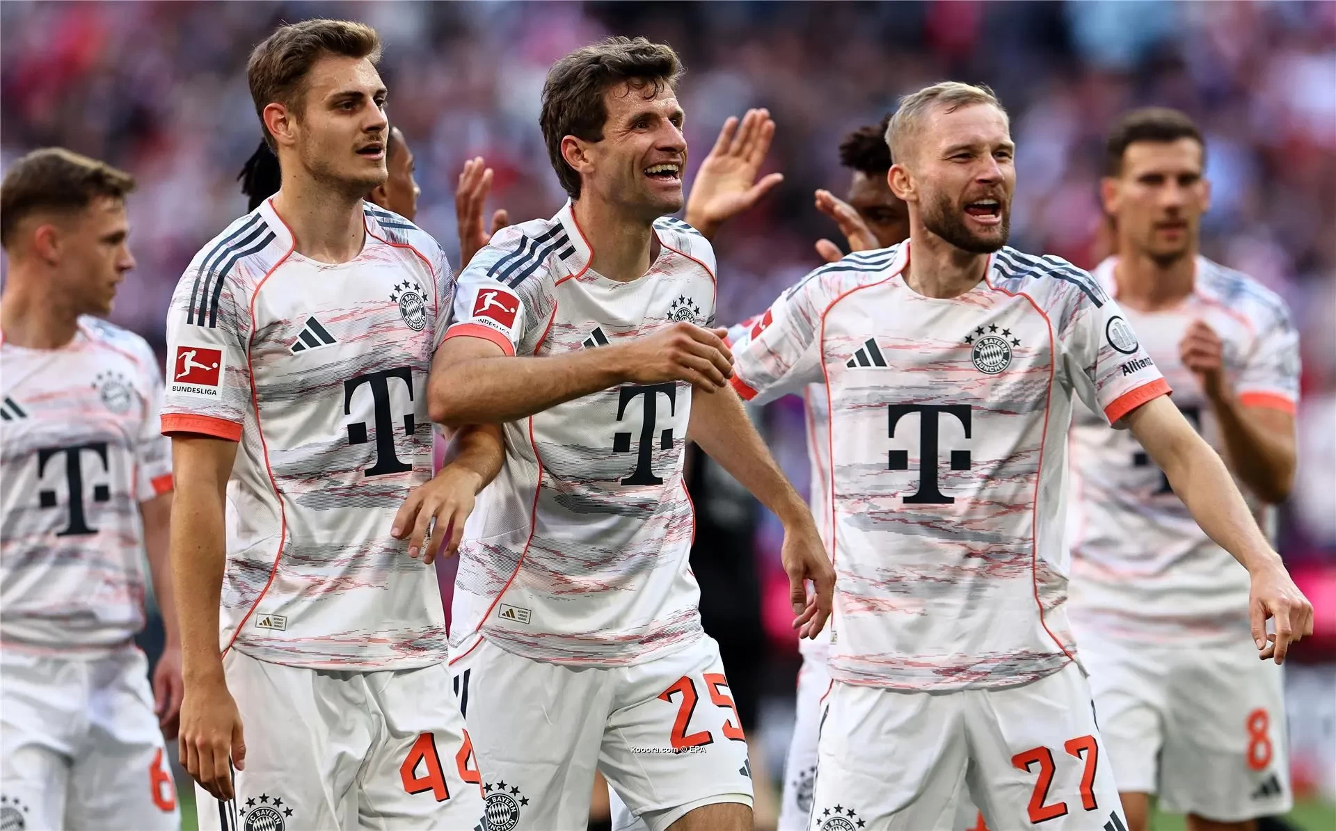 بالصور.. بايرن يحتفل بلقب البوندسليجا بثنائية أمام جلادباخ