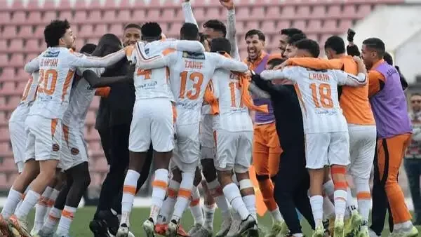 نهضة بركان يحبط سيمبا ويتوج بالكونفدرالية