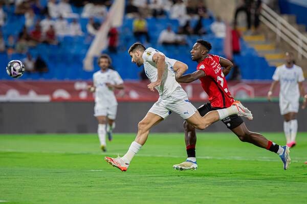 بالصور.. الهلال يفتتح عهد الشلهوب باكتساح الرائد