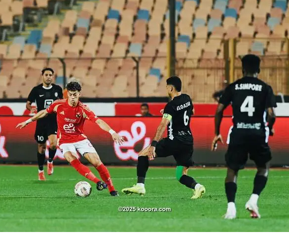 بالصور.. الأهلي يصعق البنك ويلامس لقب الدوري المصري