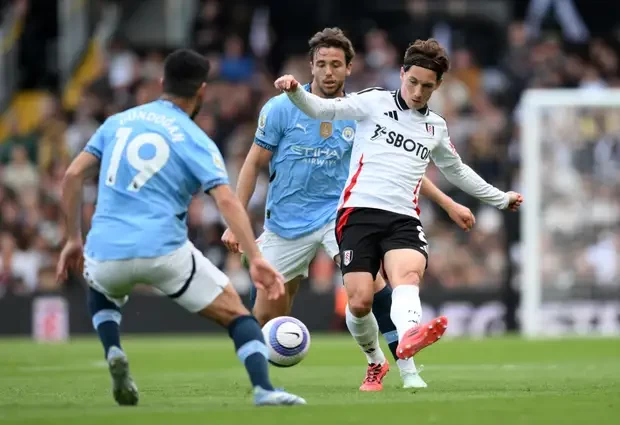 بالصور : مانشستر سيتي يتأهل لدوري الأبطال بإسقاط فولهام