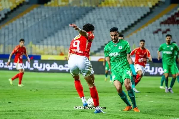بالصور: الأهلي ينتزع الصدارة مؤقتا بفوز عريض على المصري