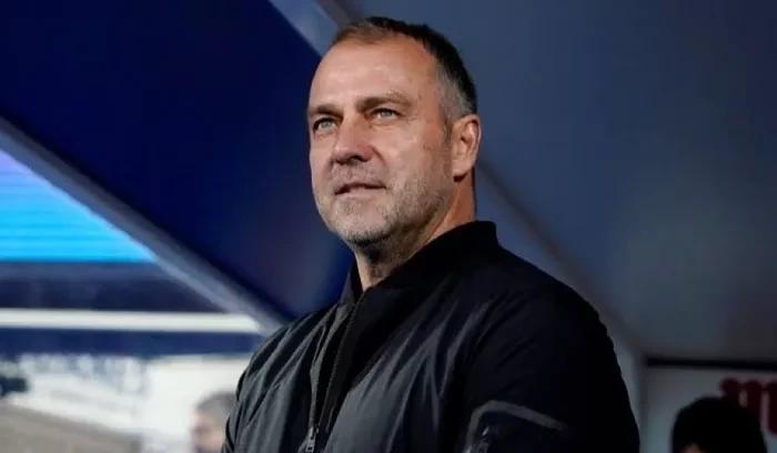 رسميا.. برشلونة يعلن تجديد عقد فليك حتى 2027