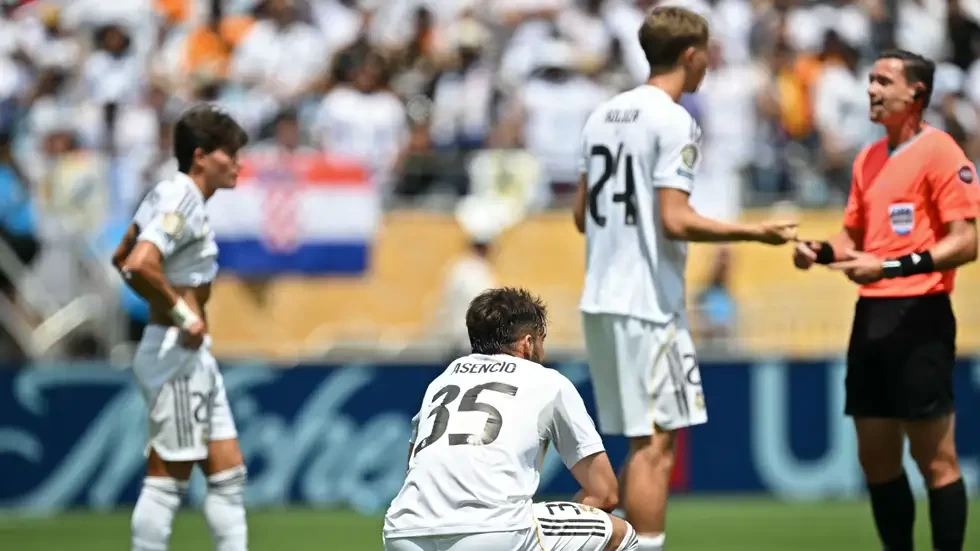 طرد مبكر يهز ريال مدريد أمام باتشوكا