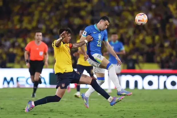 بالصور : البرازيل تستهل مرحلة أنشيلوتي بتعادل باهت مع الإكوادور