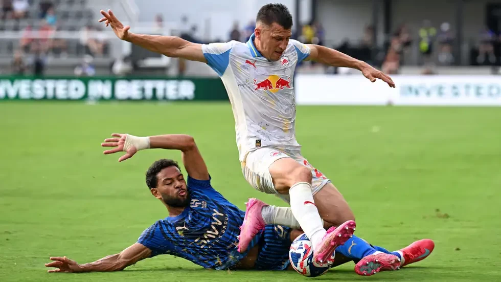 الهلال يذيق سالزبورج من كأس ريال مدريد في 45 دقيقة